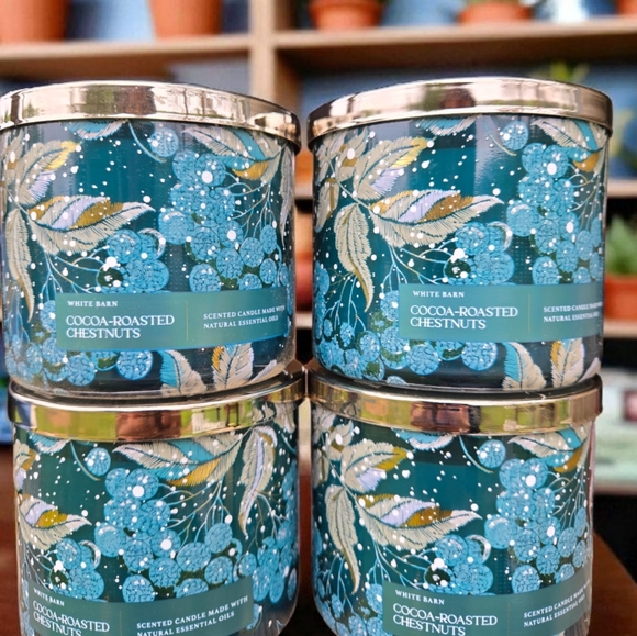 4X Bath and body works WHITE  BARN COCOA-ROASTED CHESTNUTS 3 wick candle 14.5 oz - Picture 1 of 3